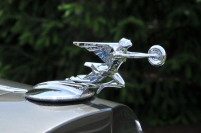 Mascot/hood ornament of 1932 Packard Twelve 906 Convertible Sedan by Dietrich, David & Linda Kane, Bernardsville, NJ (3279)
