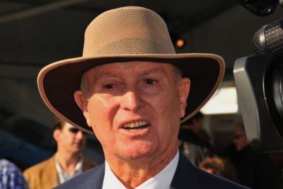 Racing legend and concours judge Bob Bondurant (0138)