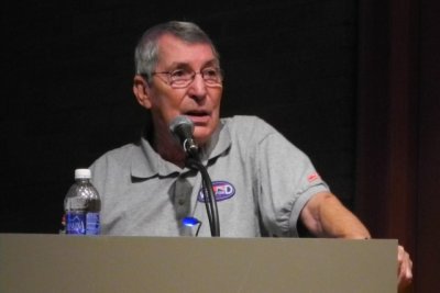 Vic Elford shares fascinating stories about the early racing years of the 911 & 917 at N.C. Museum of Art's Porsche show. (9298)