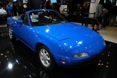 1990 Mazda MX-5 Miata, 14th MX-5 built, one of three displayed during global debut at 1989 Chicago Auto Show (1720)