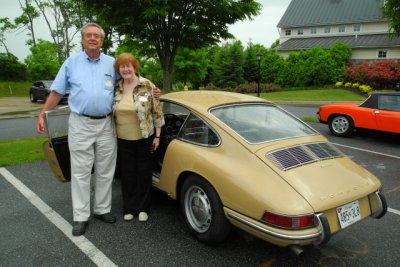 Bob & Roxane with their 1968 911L, Porsche Club of America, Chesapeake Region, Musket Ridge Tour (2688)