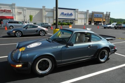 1980s Porsche 911, with 2006 to 2008 Porsche Cayman S (987) in the background (2909)