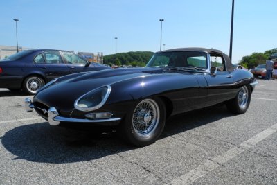 1968 Jaguar E-Type Series 1 roadster, with Series 1 headlight covers added (2977)