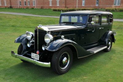 1933 Packard 1001 Eight Sedan, owners: Hal & Kathy Hermann, Fairfax, VA (9241)