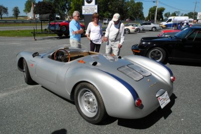 Dennis and Gail chat with Fielding about his Porsche 550 Spyder replica (3843)