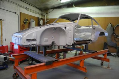 Porsche restoration in progress (3940)