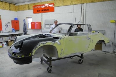 Porsche restoration in progress (3945)