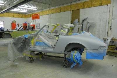 Porsche restoration in progress (3950)
