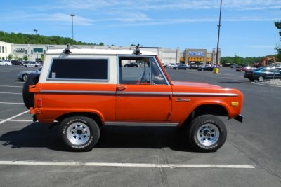 1977 Ford Bronco with 302 cid V8 (6452)