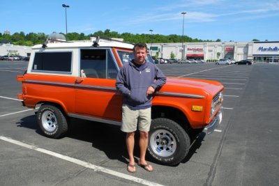 1977 Ford Bronco with 302 cid V8 and happy owner (6454)