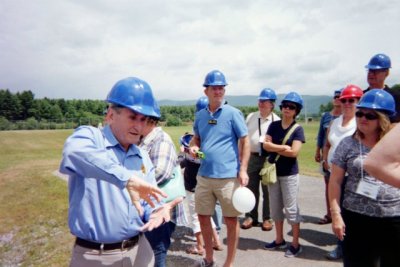 Astronomer and PCA member Jim Condon, left, explains how Green Bank telescope works; photo courtesy of PCA-SHN (film GB15R4fb)