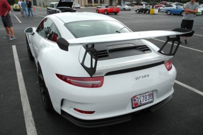 2016 Porsche 911 GT3 RS, base price $175,900, actual price much higher with options (7945)