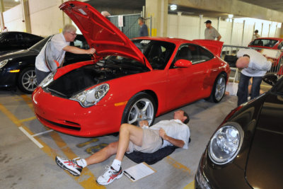 2002 Carrera (996) being inspected by judges (2507)