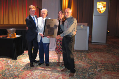 Wolfgang Porsche, second from left, and son Felix present the Porsche Family of the Year Award to Dottie and Steve Kidd. (1832)