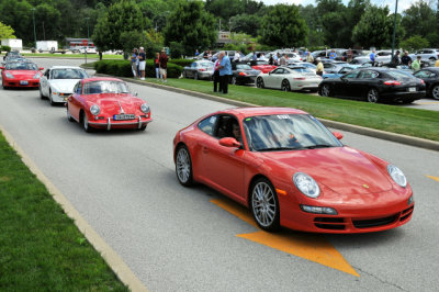 Gathering for Photo Shoot after Parade of Porsches (2953)