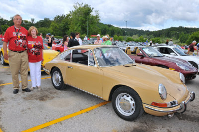 Gathering for Photo Shoot after Parade of Porsches (3034)