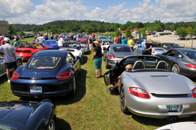 Staging Photo Shoot after Parade of Porsches (3077)