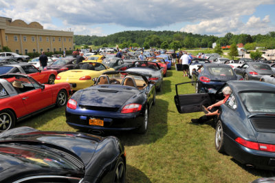 Staging Photo Shoot after Parade of Porsches (3109)