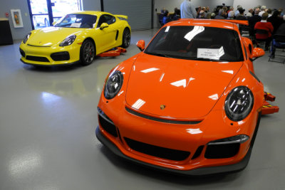 2016 Cayman GT4, left, and 2016 911 GT3 RS (9185)