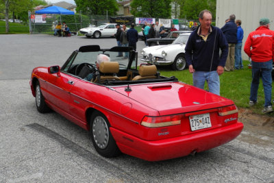 Alfa Romeo Spider, with Radcliffe owner Richard Garre, in dark sweater (0716)