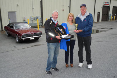 Louis Franck, right, receives Peoples Choice Award for his 1968 Mercury Cougar from Treasured Motorcars & Motorweek. (0634)