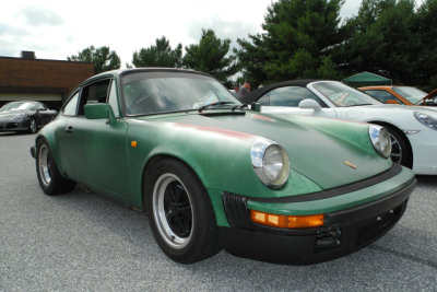 911 wrapped to look like an old barn-find, at PCA National Office Open House (8705) 