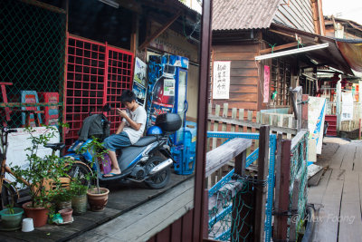 Life in a fishing village in downtown Penang IMG_8638.JPG