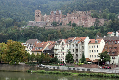 Heidelberg Castle from across the canal.jpg