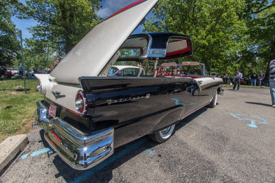 '57 Ford Fairlane 500 Skyliner