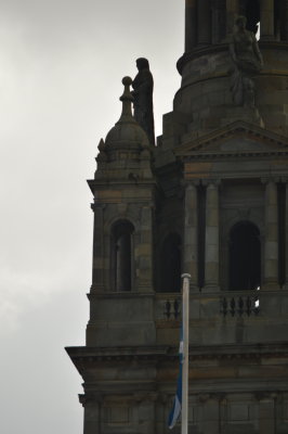Glasgow City Chambers, Left Statue