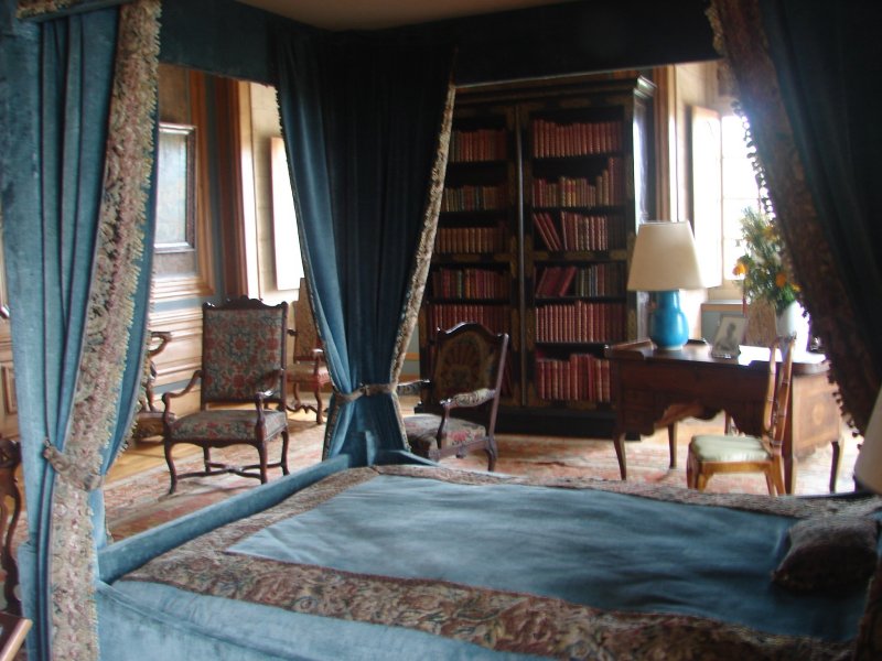 Guest bedroom