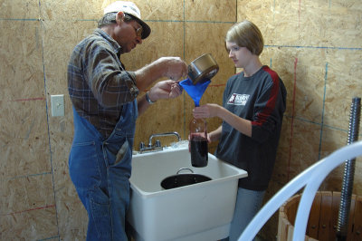 Wine Bottling 07.jpg