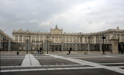 front view of royal palace of Madrid.jpg