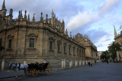 catedral de sevilla at dusk.jpg