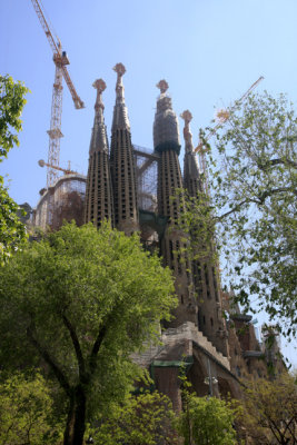 Exterior of Sagrada Familia.jpg