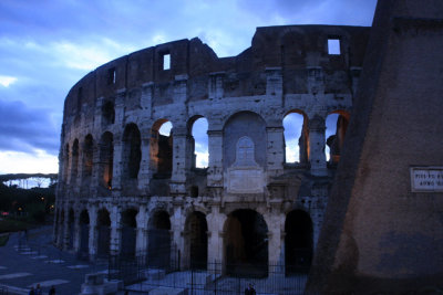 colosseum at night 2.jpg