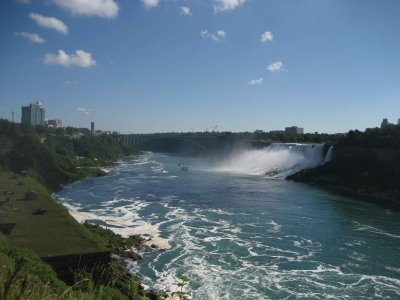 Vue sur la partie états-unienne des chutes du Niagara