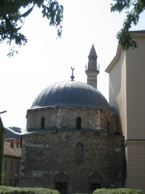 La charmante mosquée Hassan Jákováli