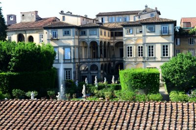 Palazzo with Italianate garden