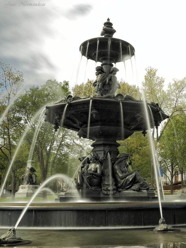 fontaine de TournyB2 0690.jpg