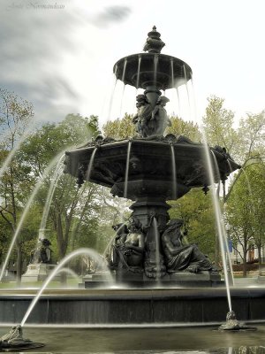 fontaine de TournyB2 0690.jpg