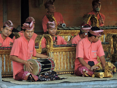 Barong musicians