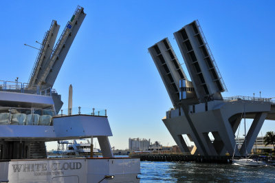Lift bridge on the intercoastal waterway