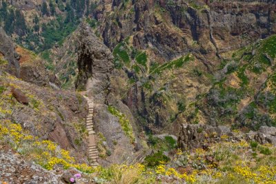 On the way from Pico Ruivo to Pico Aeirio