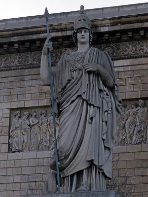 Statue at Assemblee Nationale