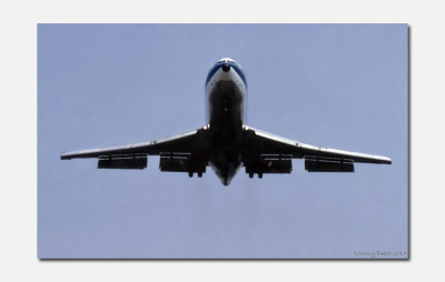 727 on short final