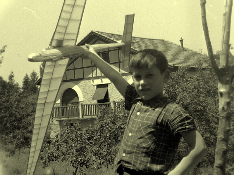 Pierre et une maquette de planeur