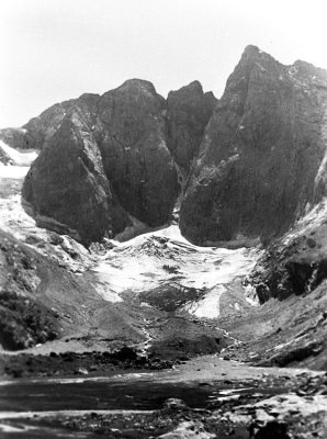 Ensemble des faces Nord du Vignemale. Glacier des Oulettes.