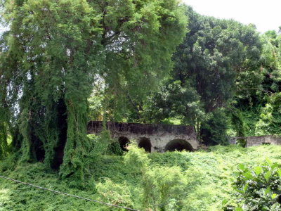 Ancienne maison d'habitation en ruine au-dessus du thtre