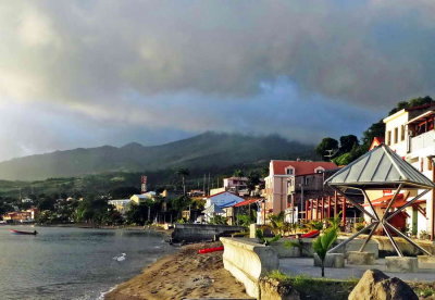 La Montagne Pele depuis l'anse de St Pierre